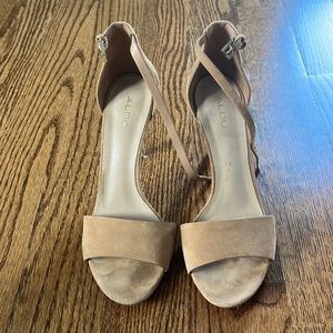 Aldo nude heels in size 7.5